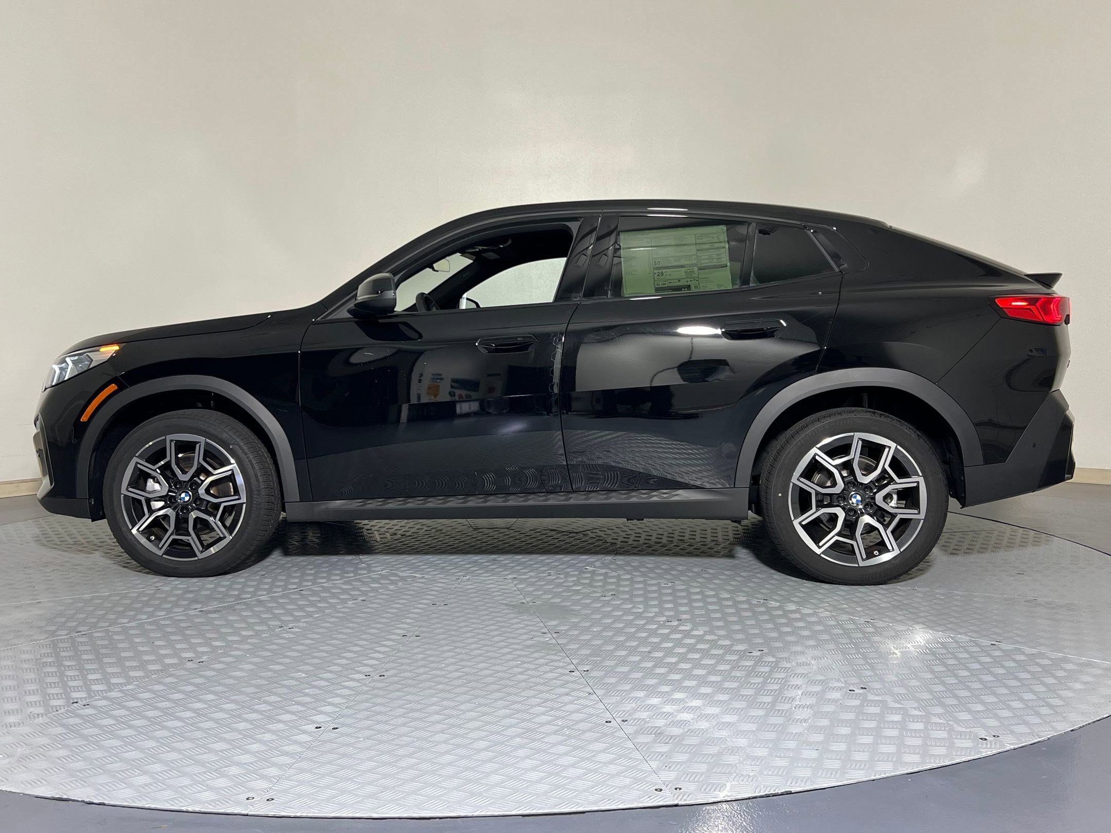 Used 2025 BMW X2 xDrive28i w/ Convenience Package image 2