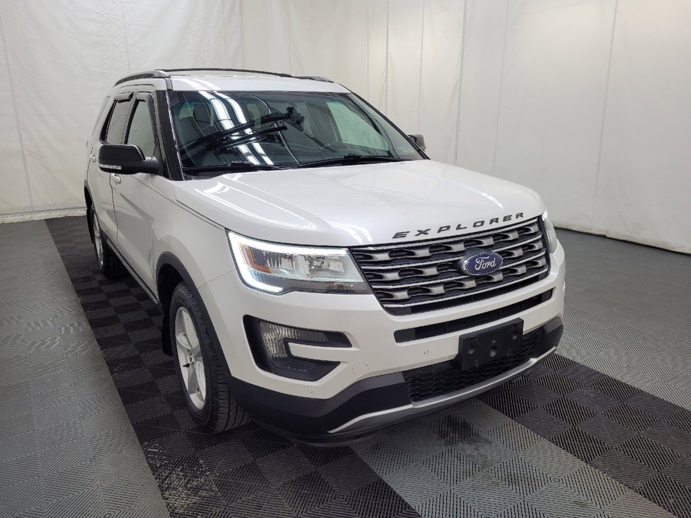Used 2016 Ford Explorer XLT w/ Equipment Group 202A image 13