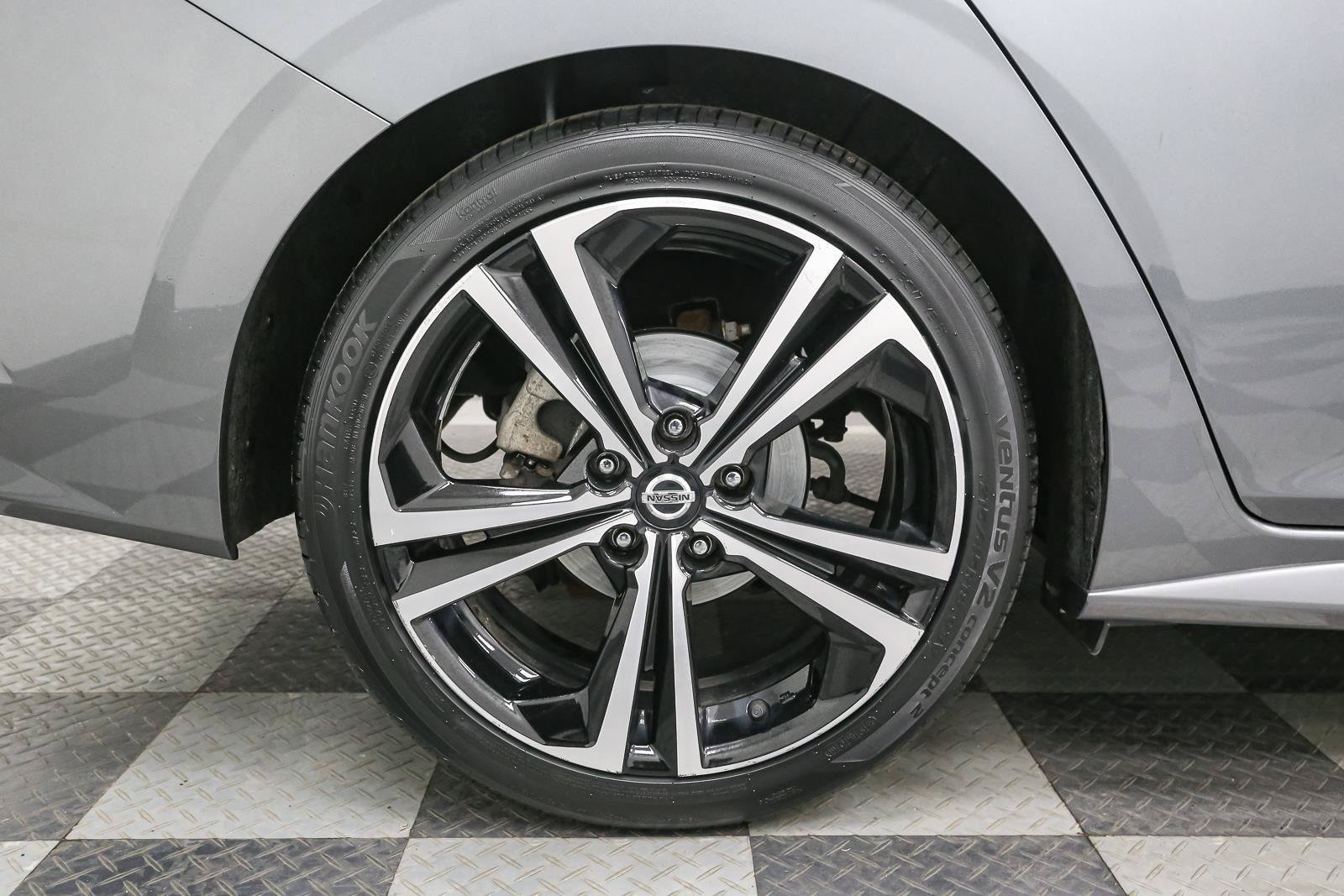 Used 2020 Nissan Sentra SR w/ Premium Package FWD image 17