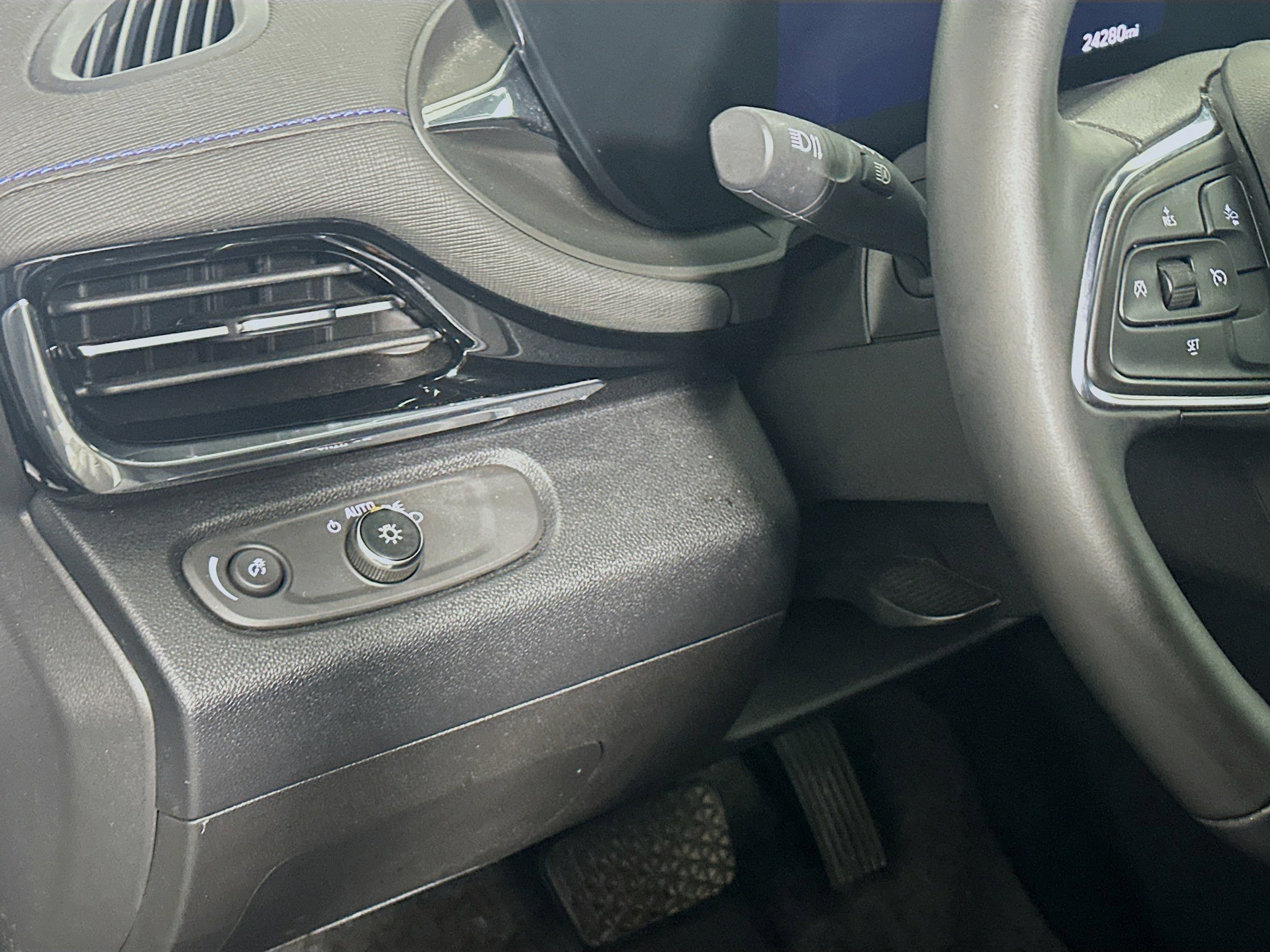 Used 2025 Buick Envista Sport Touring image 16