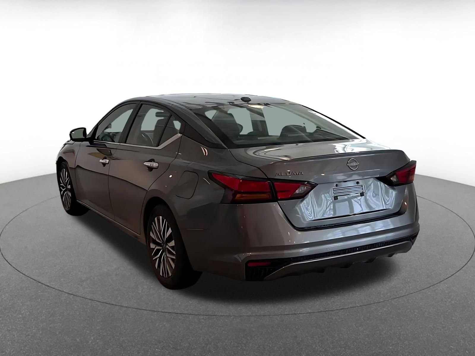 Used 2025 Nissan Altima 2.5 SV image 11