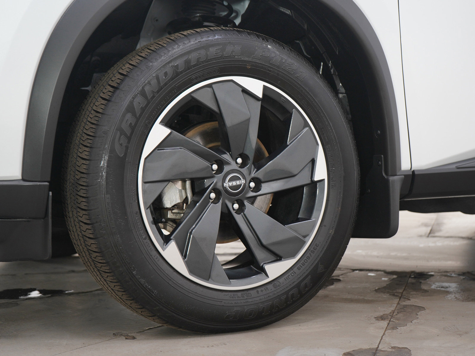 Used 2025 Nissan Rogue SV w/ SV Premium Package image 31