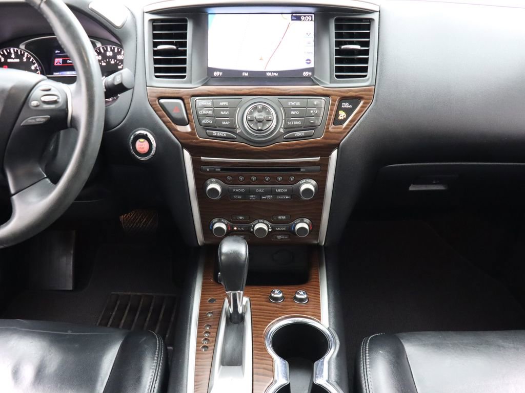Used 2017 Nissan Pathfinder Platinum w/ Midnight Edition Package image 21