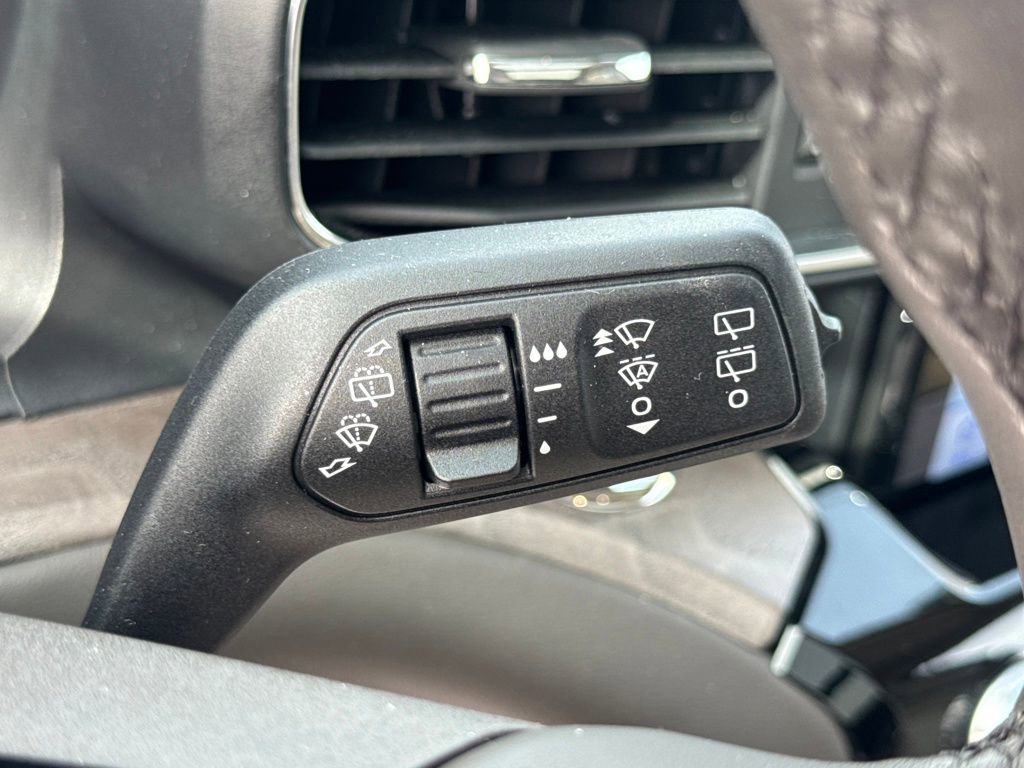 Used 2023 Ford Explorer Platinum w/ Technology Package image 41