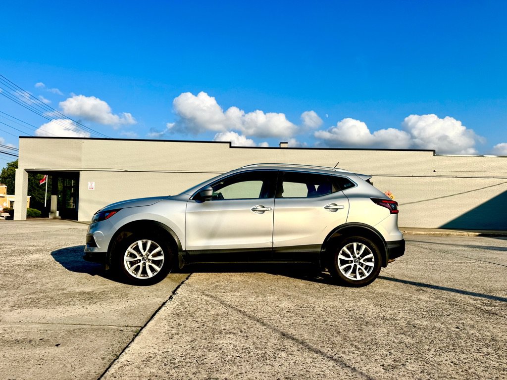 Used 2020 Nissan Rogue Sport SV w/ All-Weather Package FWD image 2
