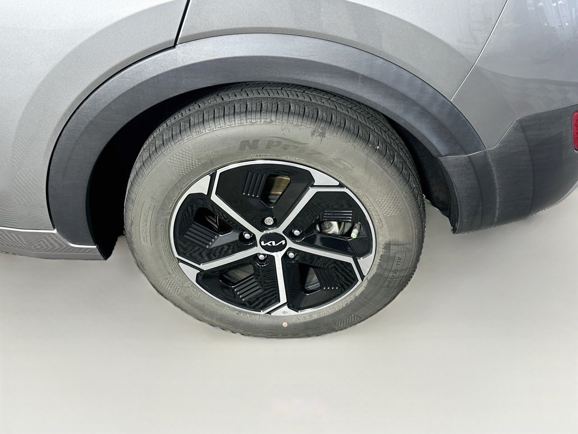 Used 2023 Kia Niro EX FWD image 11
