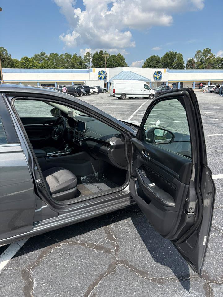 Used 2022 Nissan Altima 2.5 SV w/ SV Premium Package FWD image 16