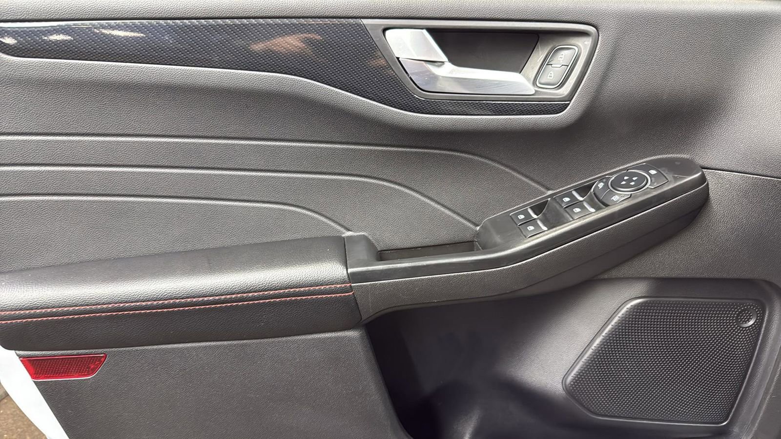 Certified 2025 Ford Escape ST-Line image 12