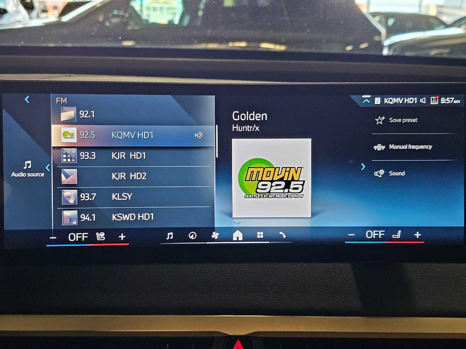 Used 2024 BMW iX xDrive50 w/ Premium Package AWD/4WD image 14