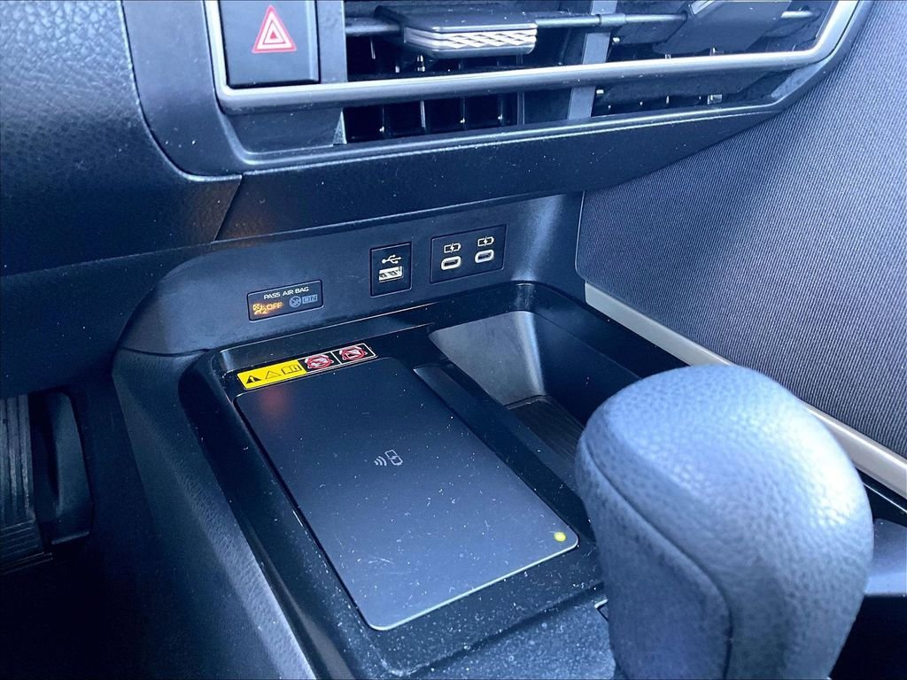 Used 2025 Toyota Camry SE FWD image 27