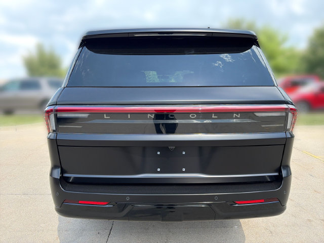 New 2026 Lincoln Navigator Reserve AWD/4WD image 7