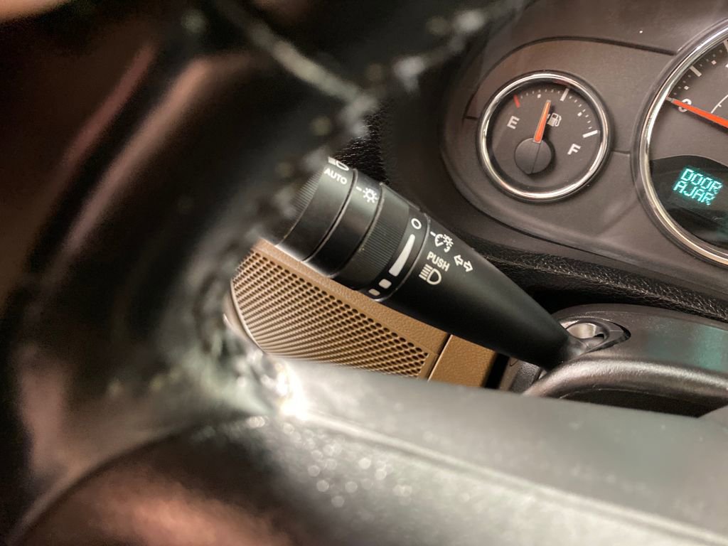 Used 2015 Jeep Wrangler Unlimited Sahara w/ Connectivity Group image 14