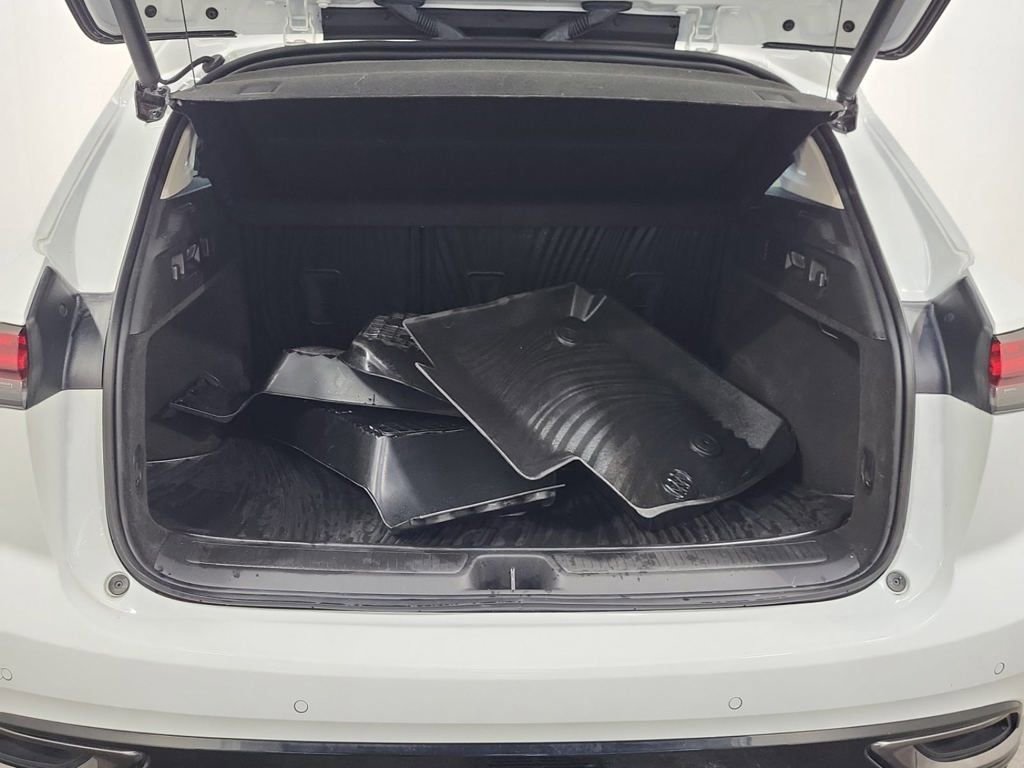 Used 2023 Buick Envision Essence w/ Technology Package I image 12