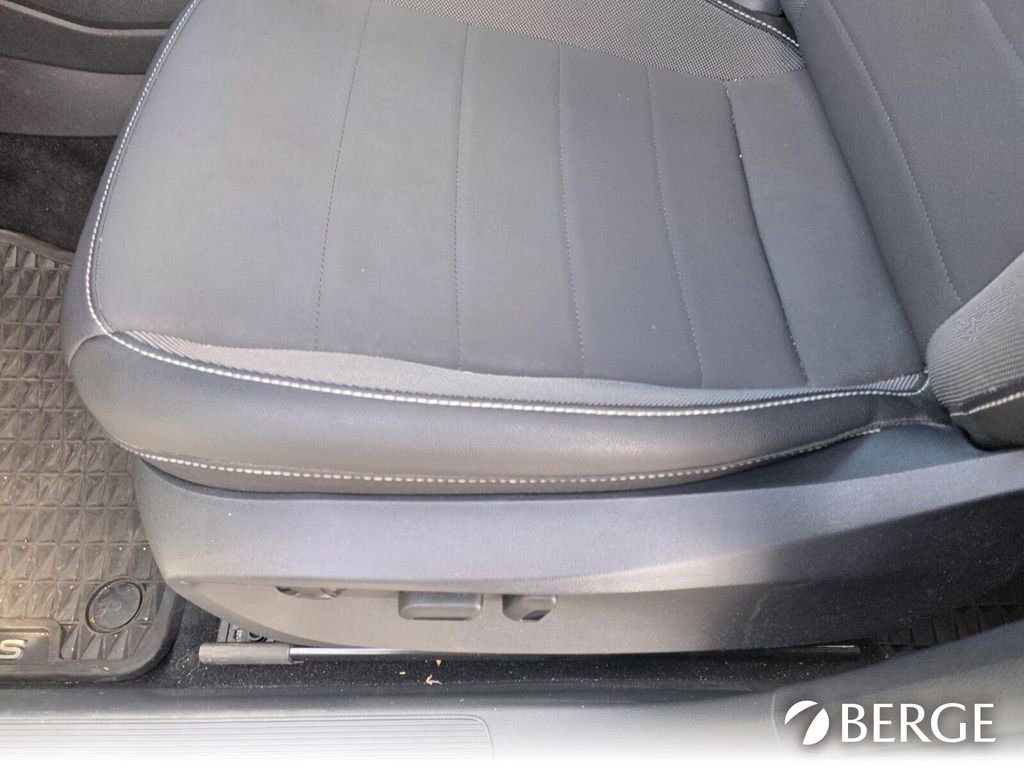 Used 2024 Volkswagen Taos SE FWD image 15