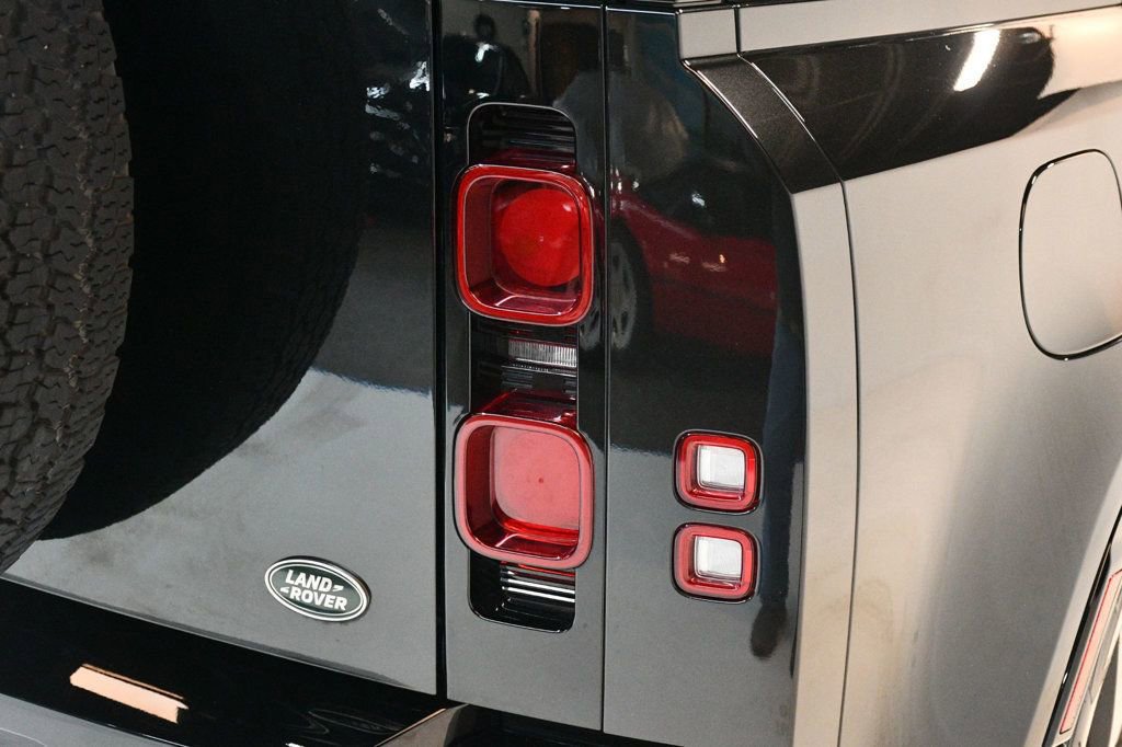 Used 2023 Land Rover Defender 110 X-Dynamic SE image 16