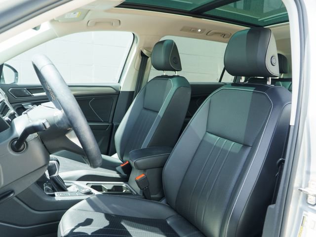 Used 2023 Volkswagen Tiguan SE w/ Panoramic Sunroof Package AWD/4WD image 4