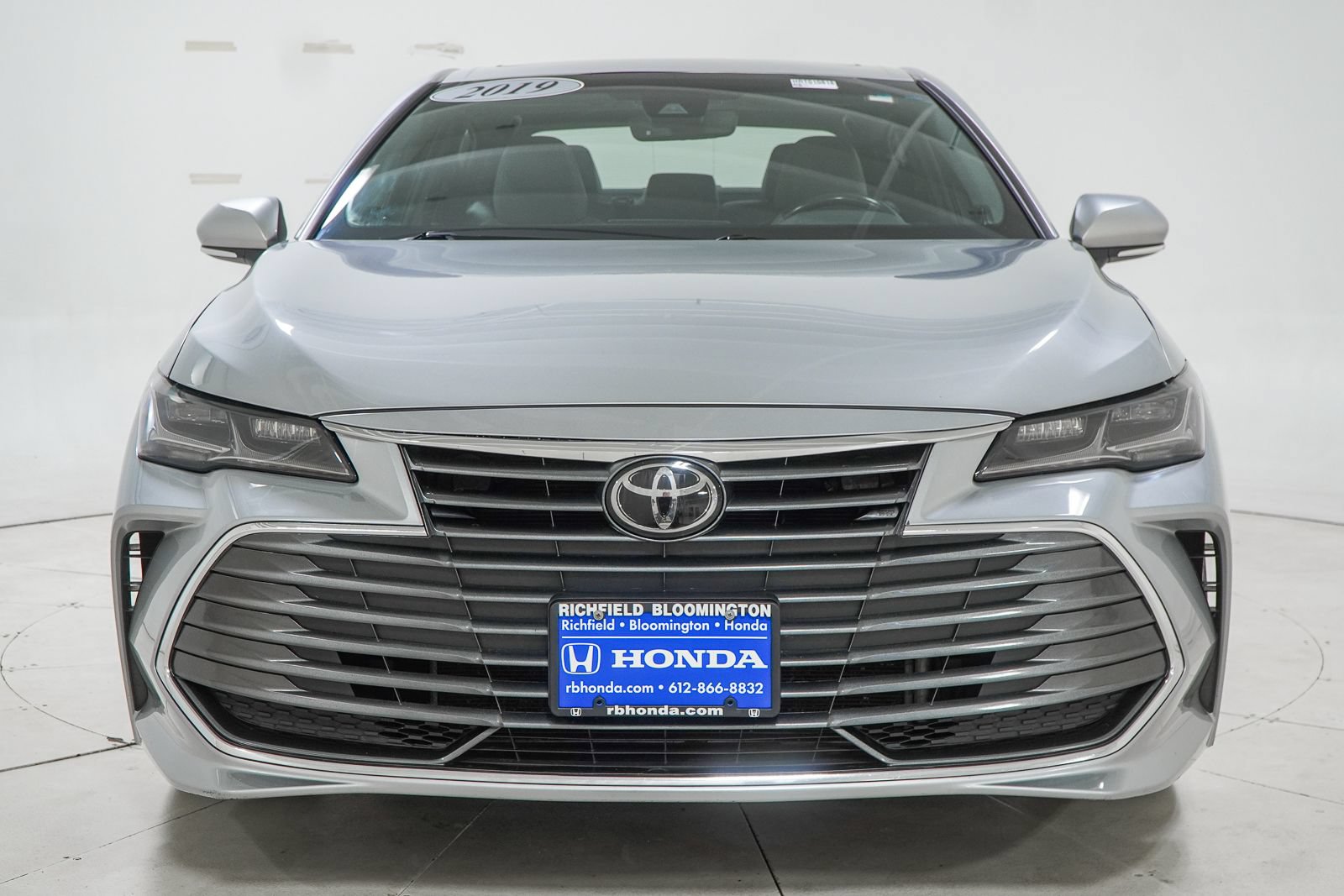 Used 2019 Toyota Avalon Limited w/ Protection Package FWD image 3