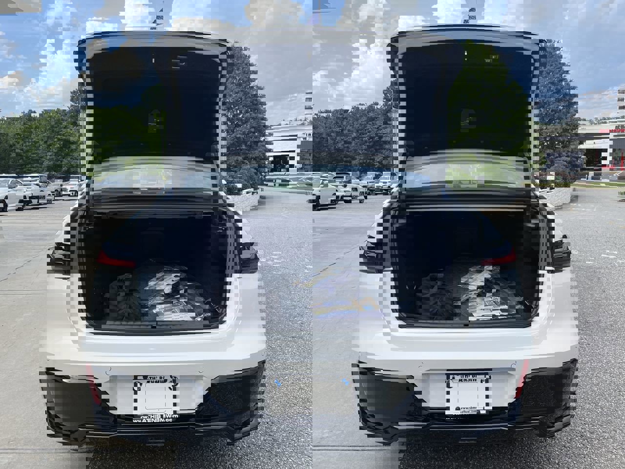 Used 2025 BMW i7 xDrive60 image 32