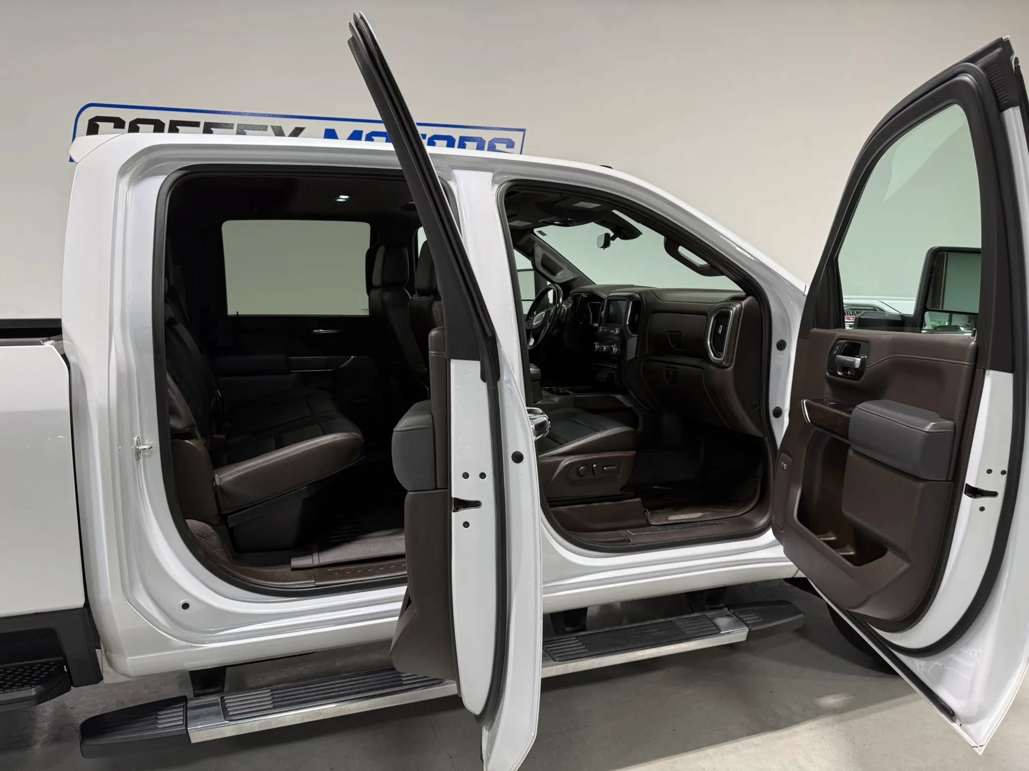 Used 2020 GMC Sierra 2500 Denali w/ Denali Ultimate Package AWD/4WD image 11