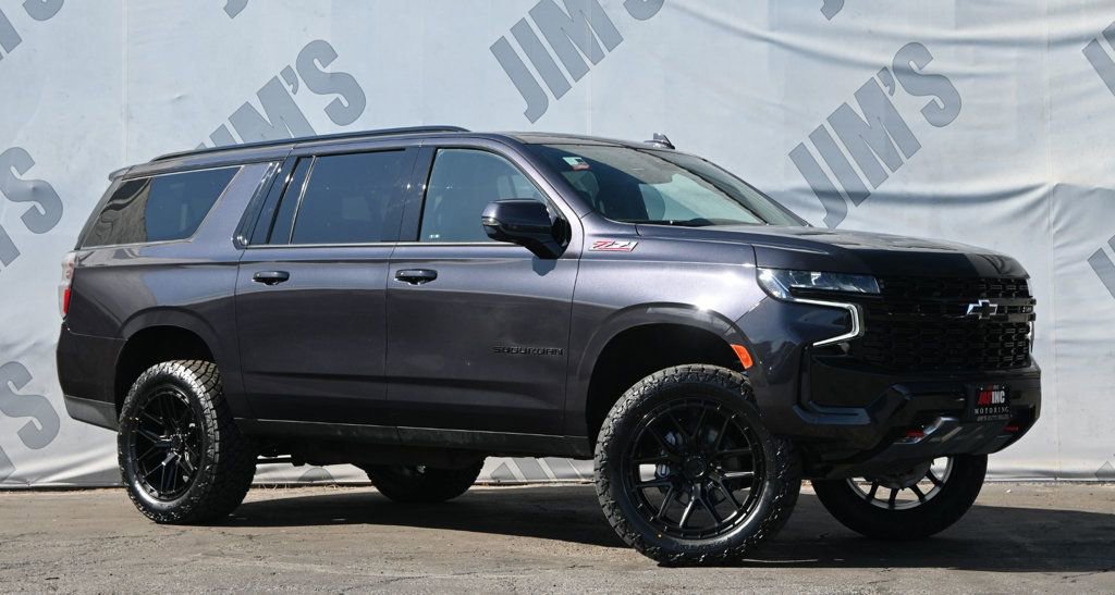 Used 2024 Chevrolet Suburban Z71 w/ Luxury Package image 3