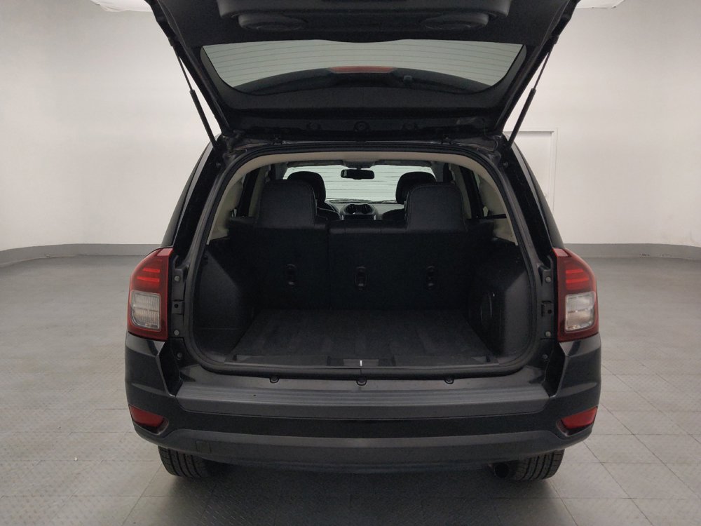 Used 2014 Jeep Compass Latitude w/ Sun/Sound Group AWD/4WD image 29