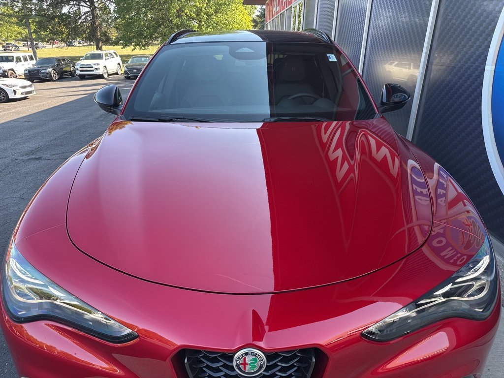 New 2025 Alfa Romeo Stelvio Sprint image 5