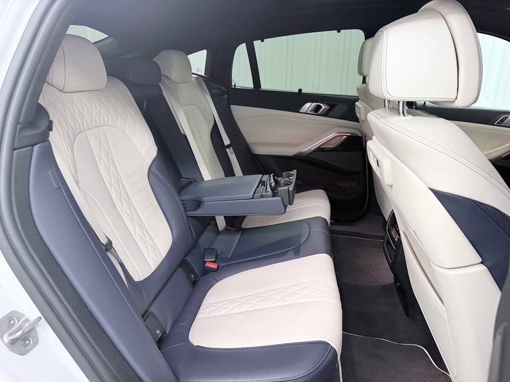 Used 2022 BMW X6 M50i w/ Executive Package AWD/4WD image 39