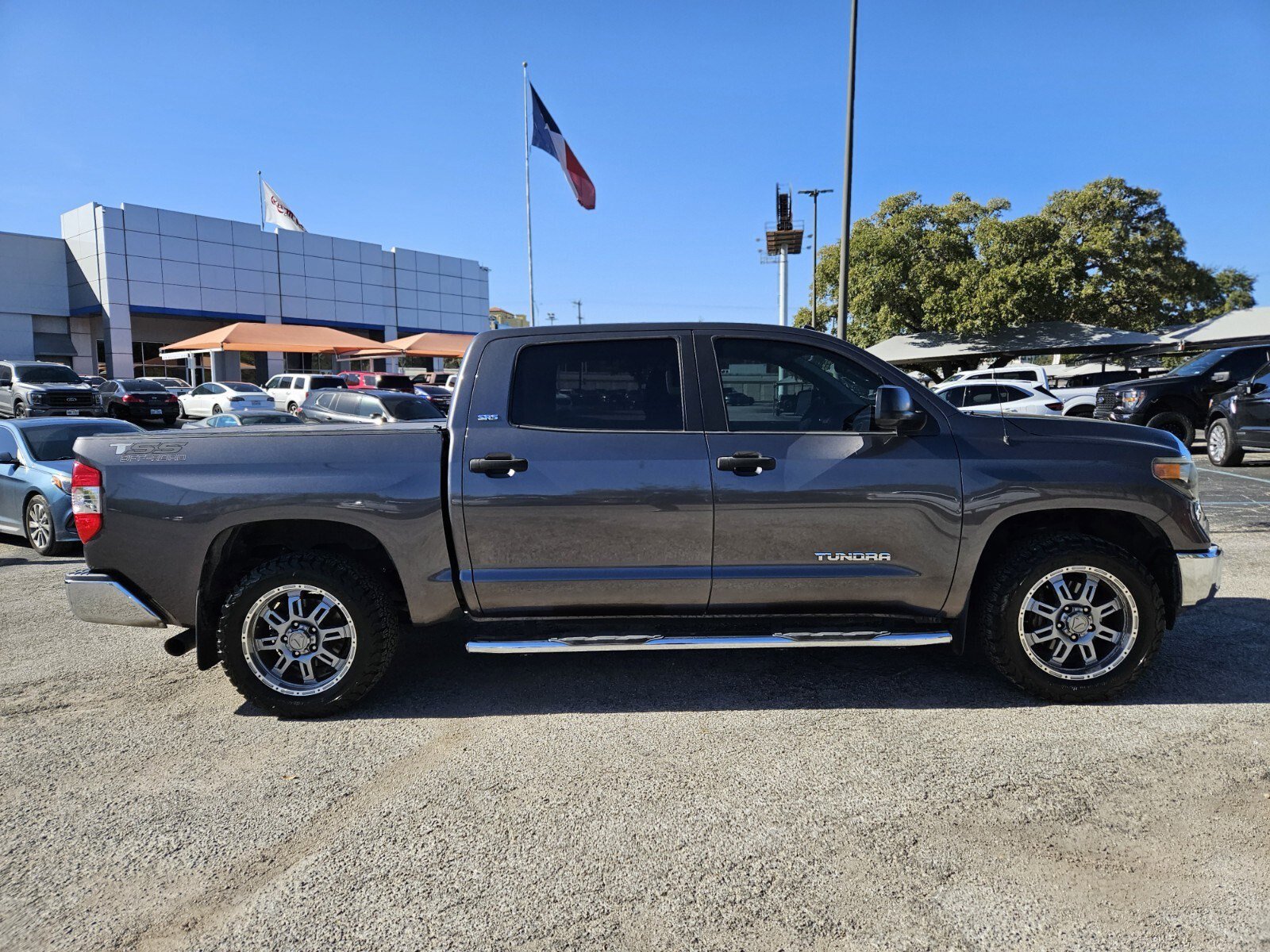 Used 2018 Toyota Tundra SR5 image 2