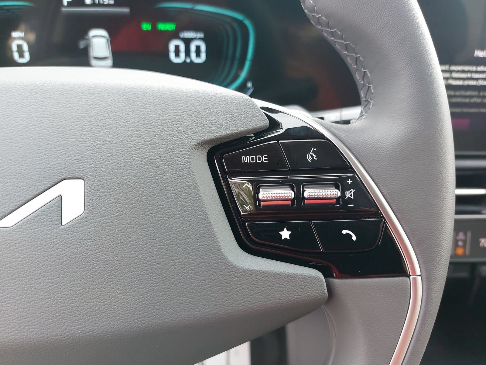 New 2026 Kia Niro EX FWD image 17