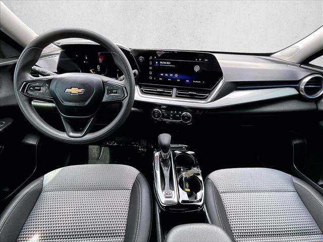 Used 2025 Chevrolet Trax LT FWD image 16