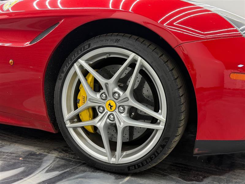 Used 2015 Ferrari California T RWD image 11
