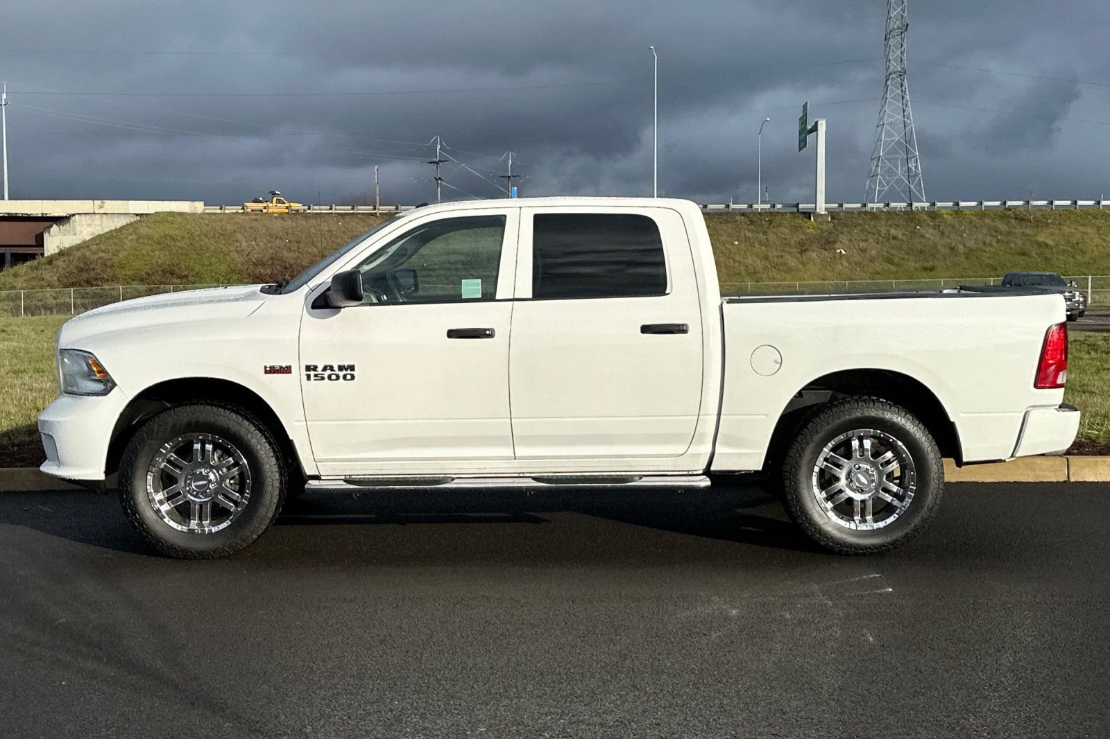 Used 2016 RAM 1500 Express AWD/4WD image 6