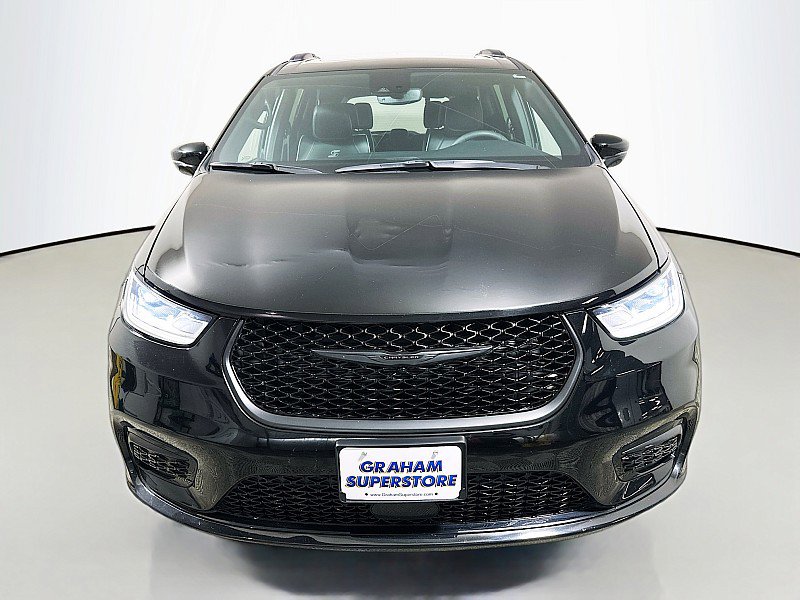 Used 2025 Chrysler Pacifica Limited image 2