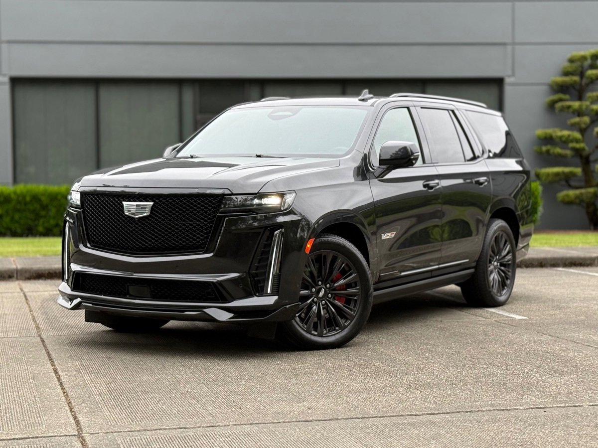 Used 2024 Cadillac Escalade V w/ LPO, ONYX Package AWD/4WD image 8