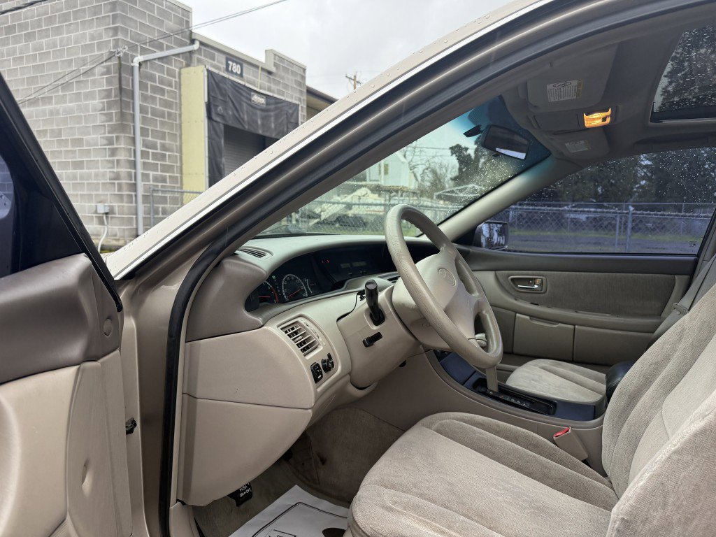 Used 2000 Toyota Avalon XL image 13