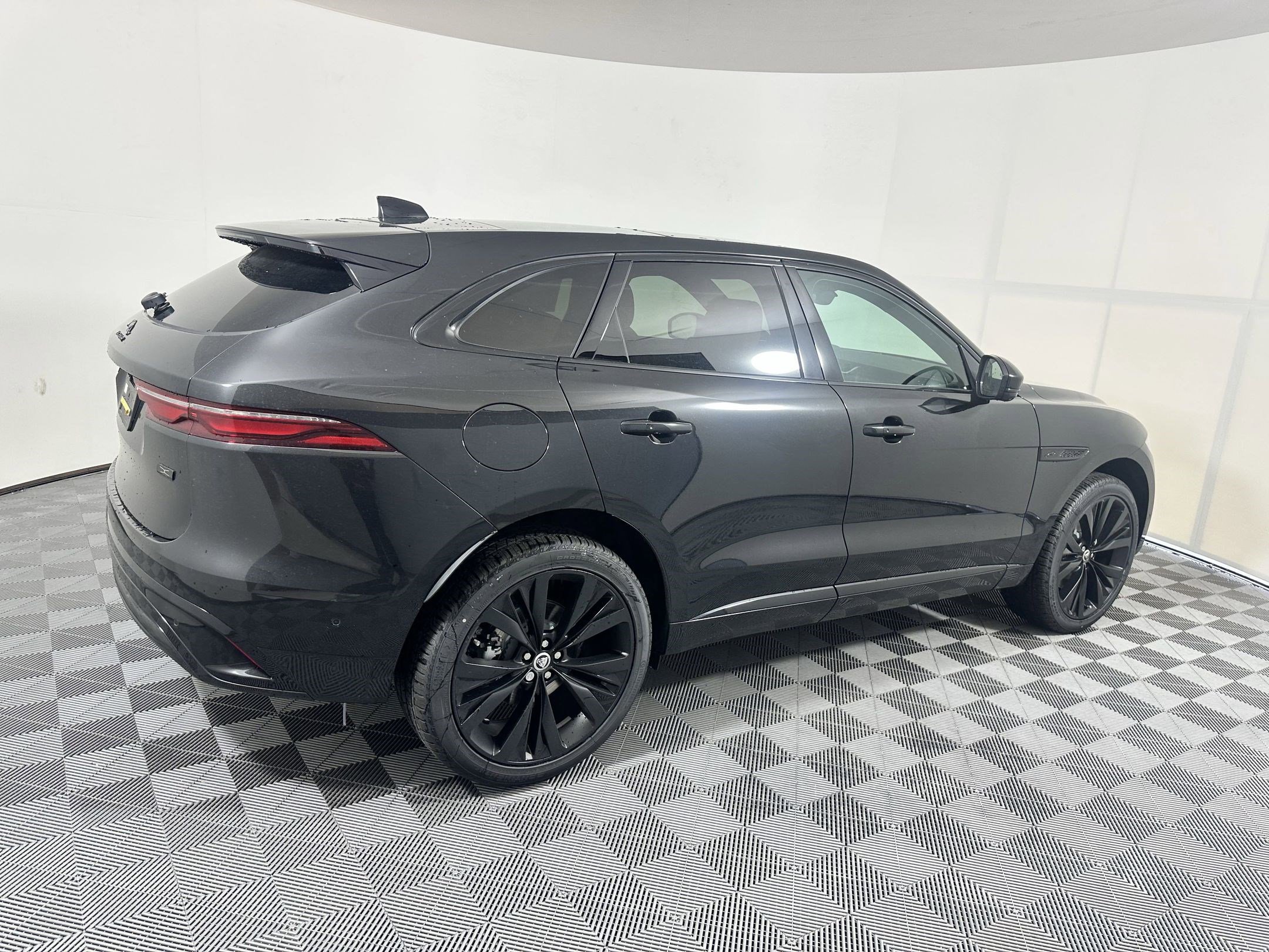 New 2026 Jaguar F-PACE R-Dynamic S image 20