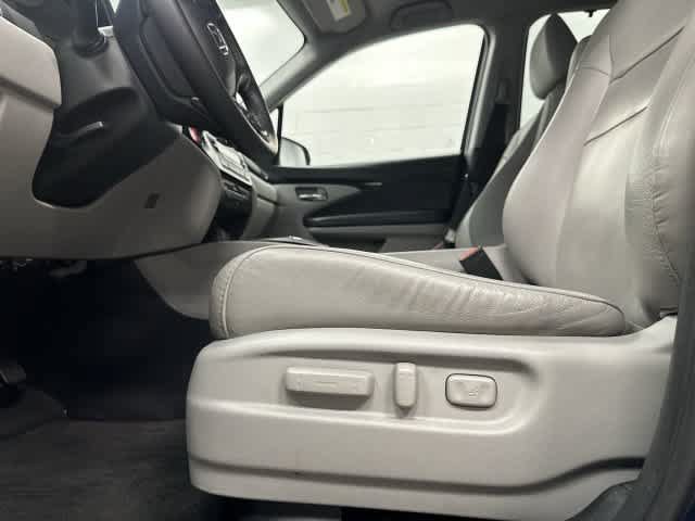 Certified 2020 Honda Pilot Touring image 27
