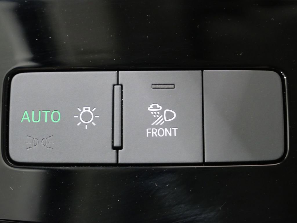 Used 2023 Audi e-tron Premium w/ Convenience Plus Package AWD/4WD image 15