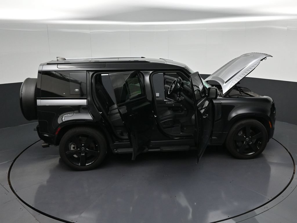 Used 2024 Land Rover Defender 110 X-Dynamic SE AWD/4WD image 28