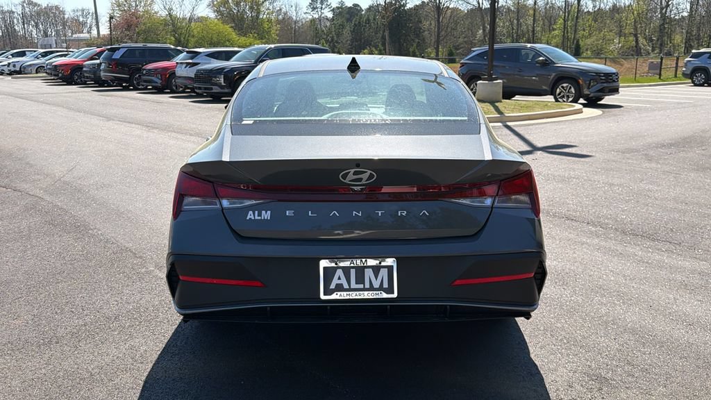 New 2026 Hyundai Elantra SE FWD image 7