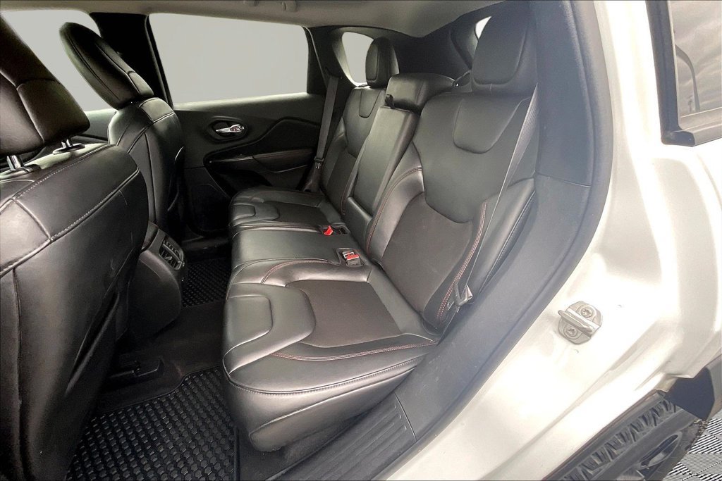 Used 2021 Jeep Cherokee Trailhawk AWD/4WD image 25