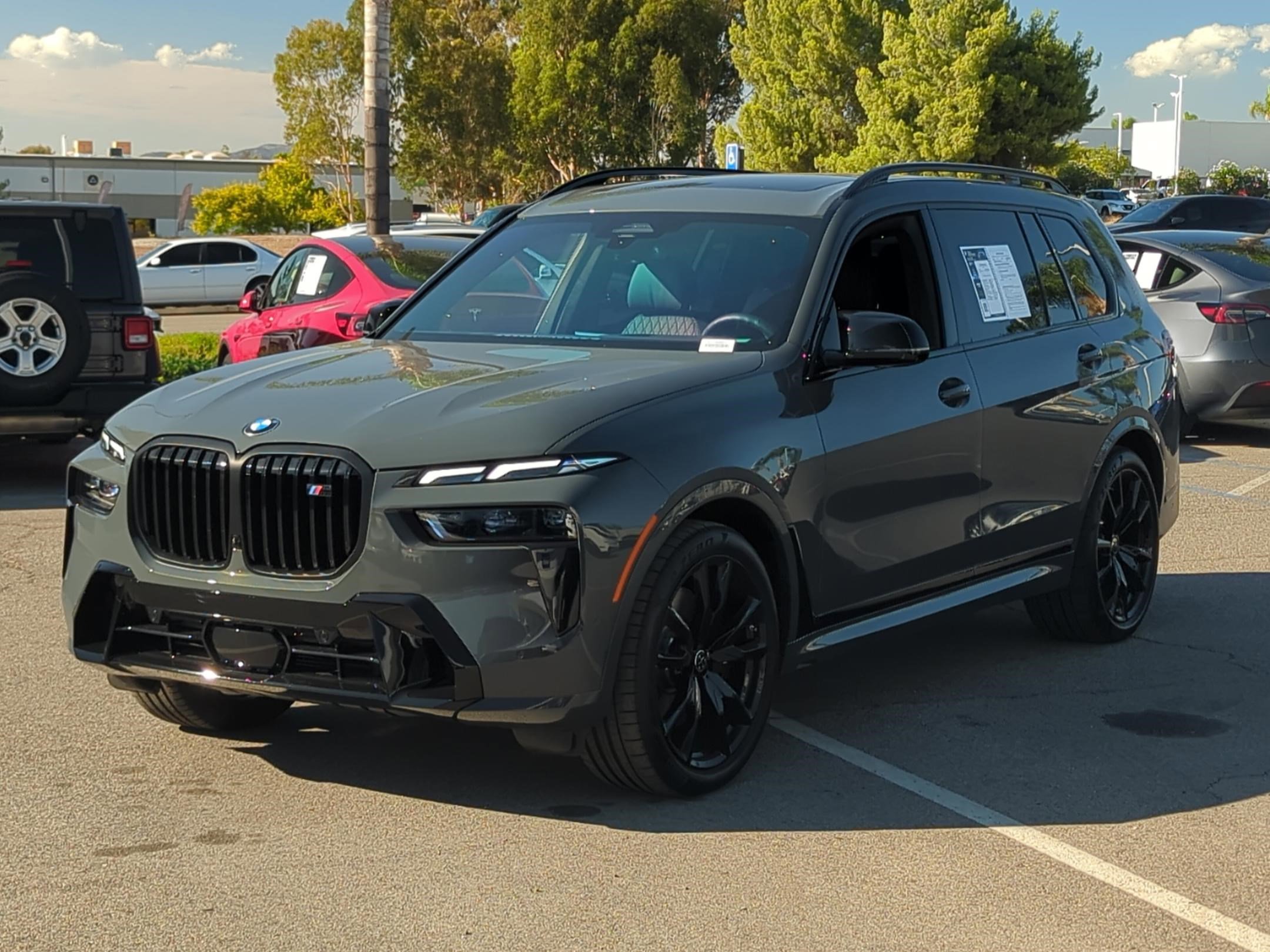 Used 2025 BMW X7 M60i w/ Executive Package image 5