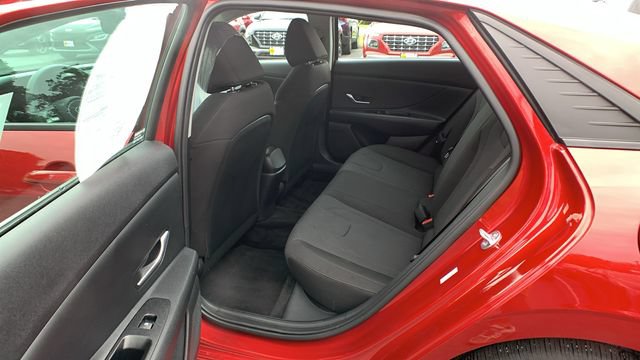 Used 2023 Hyundai Elantra SE FWD image 17
