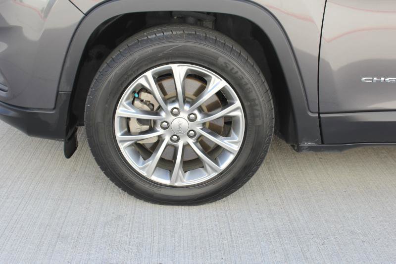 Used 2021 Jeep Cherokee Latitude Plus image 39