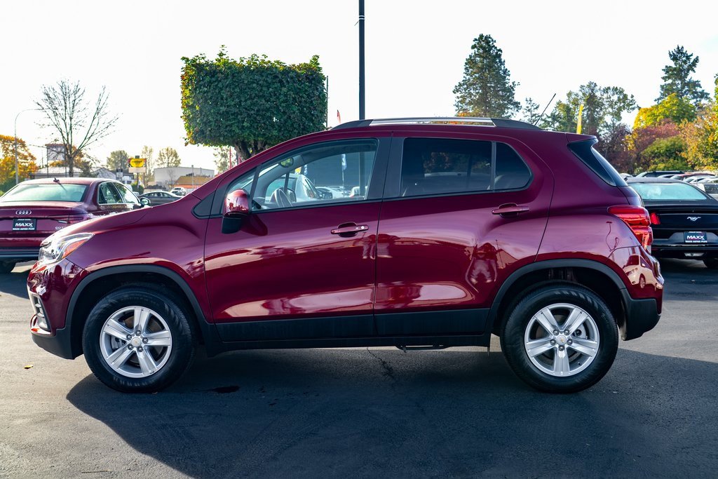 Used 2022 Chevrolet Trax LT w/ LT Convenience Package image 12
