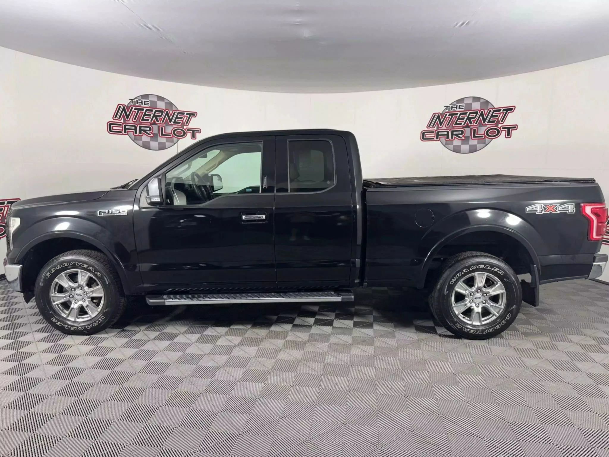 Used 2016 Ford F150 Lariat w/ Equipment Group 502A Luxury AWD/4WD image 4