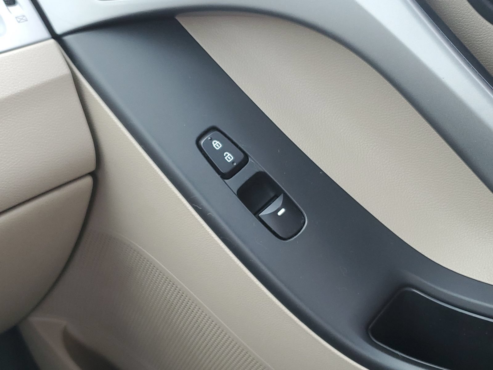 Used 2016 Hyundai Elantra SE FWD image 30