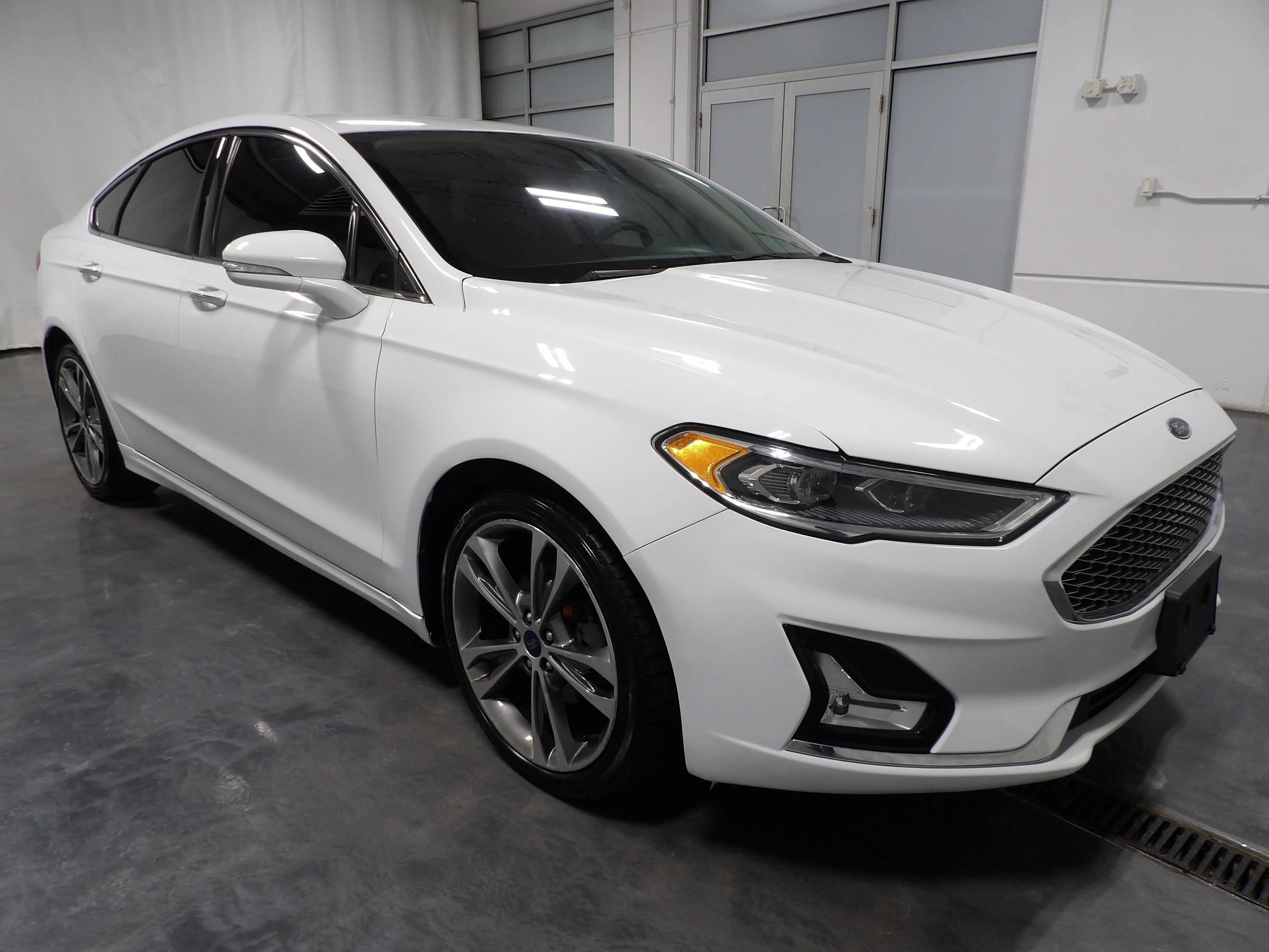 Used 2019 Ford Fusion Titanium image 2