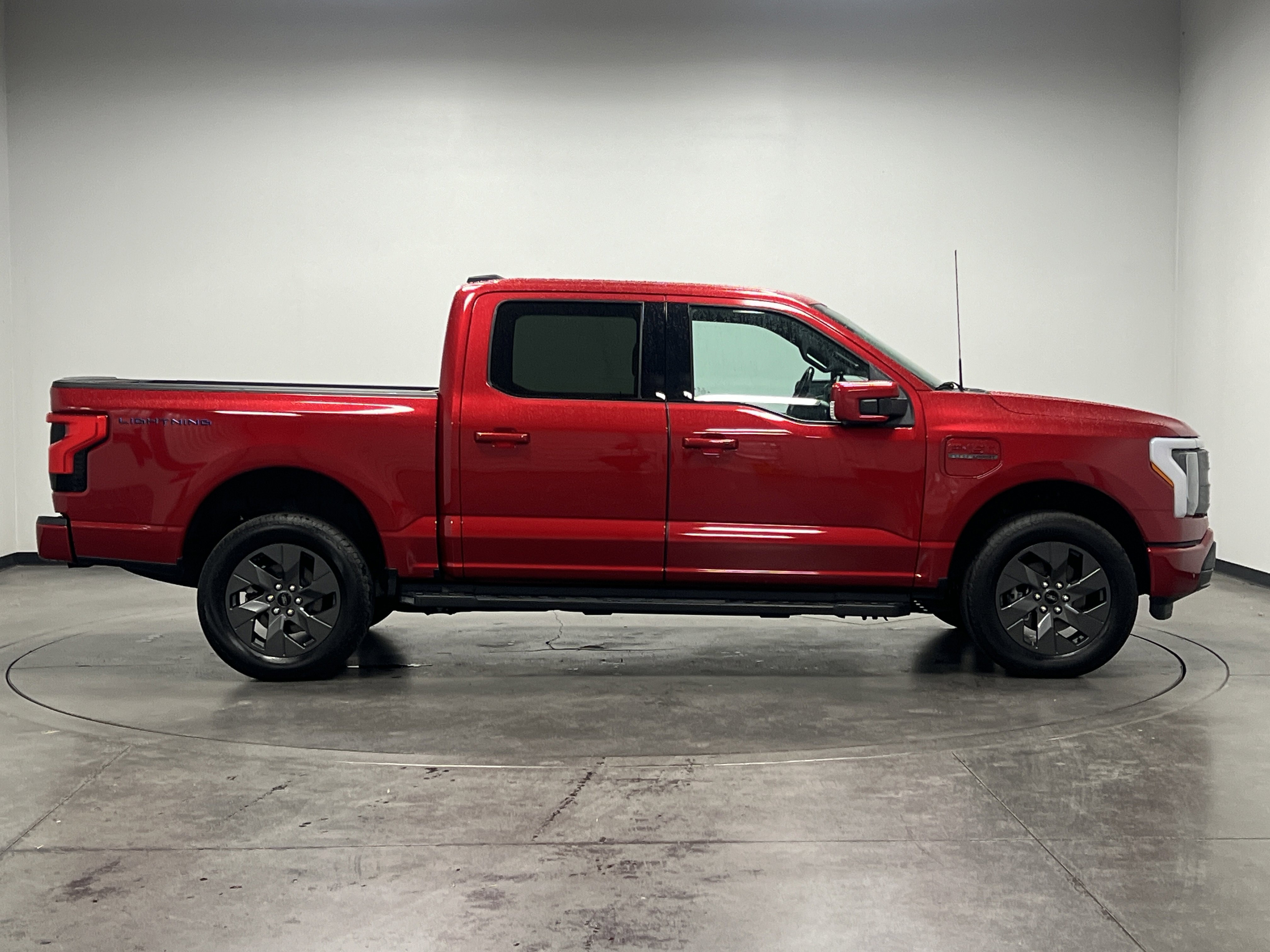 Used 2023 Ford F150 Lightning Lariat AWD/4WD image 9