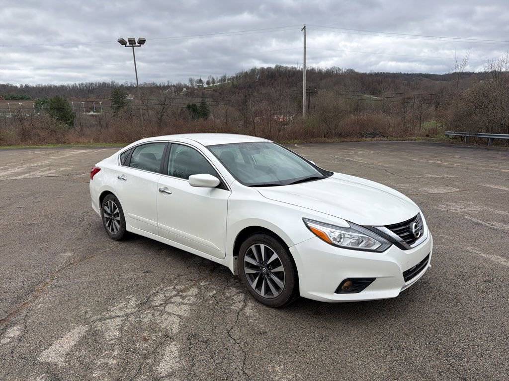 Used 2017 Nissan Altima 2.5 SV image 1